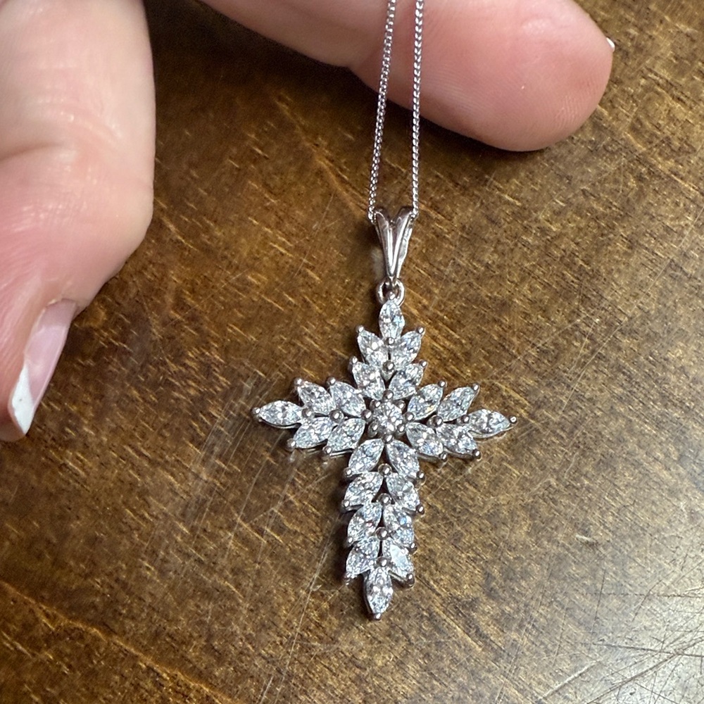 Elegant sterling Silver Cross Pendant Necklace
